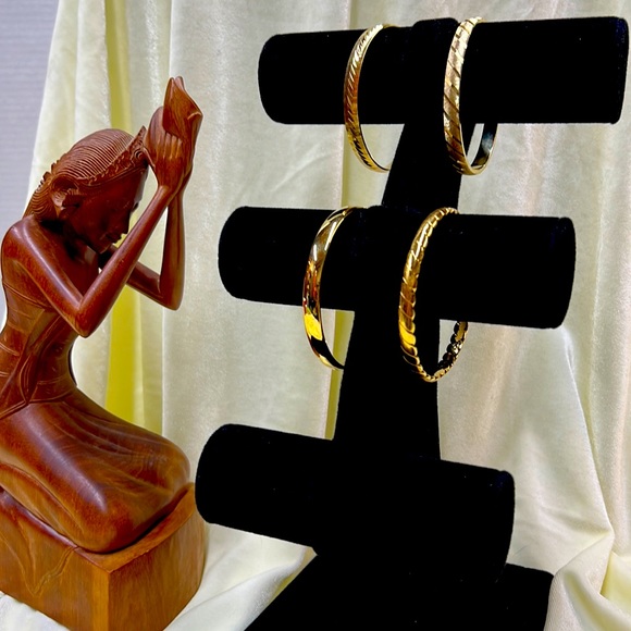 Monet vntg gold tone bracelets. 4 with smooth and etched finishes. Pre owned. - Picture 2 of 5